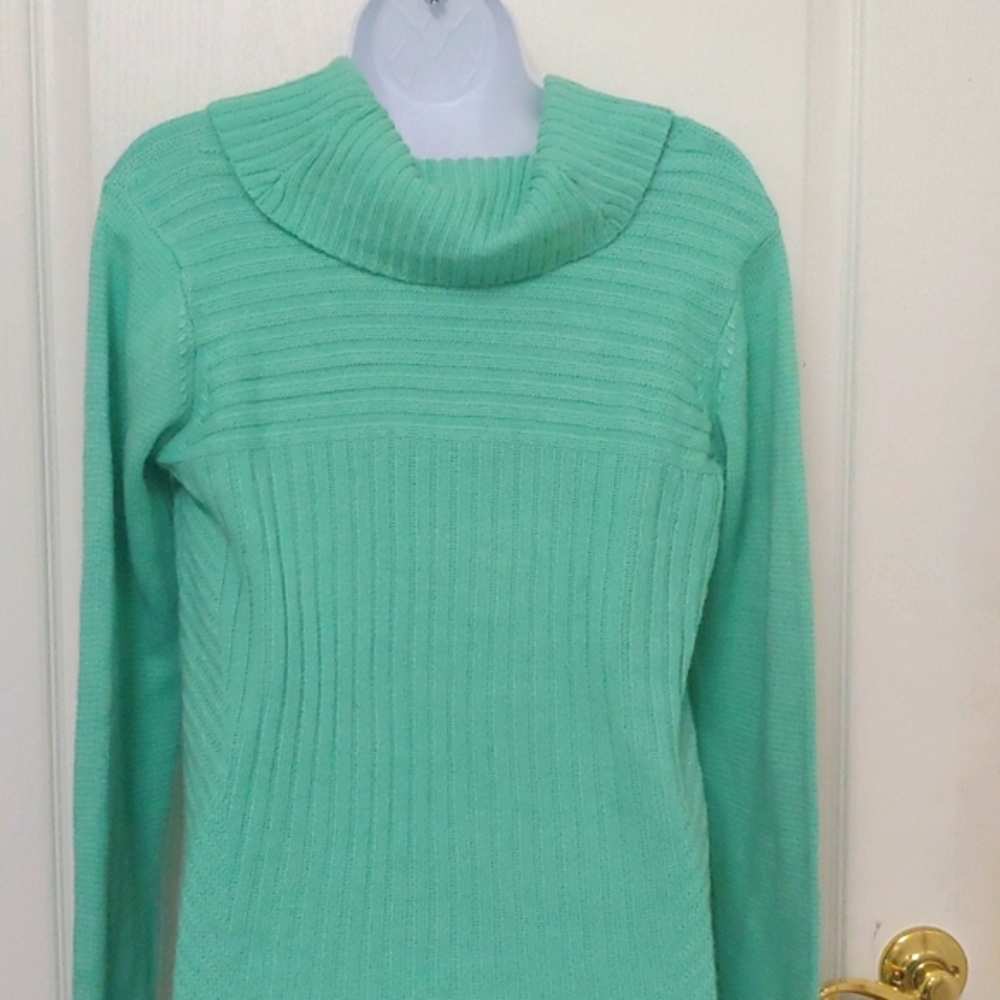 New Directions Seafoam Green Hi-low Hem Cowl neck Sweater. Large
